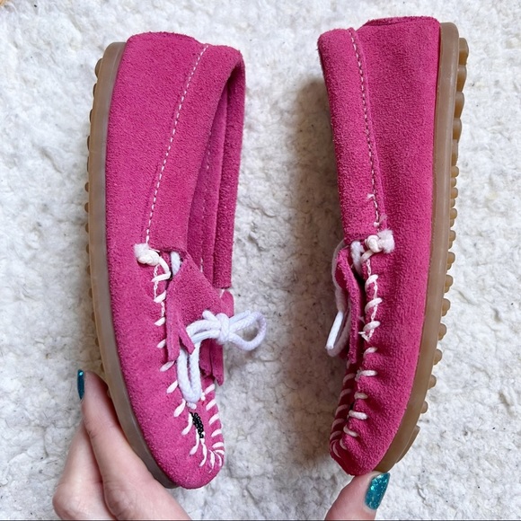 Minnetonka Moccasins 2605 - Childrens Thunderbird Moccasin - Hot Pink Suede - Picture 4 of 8